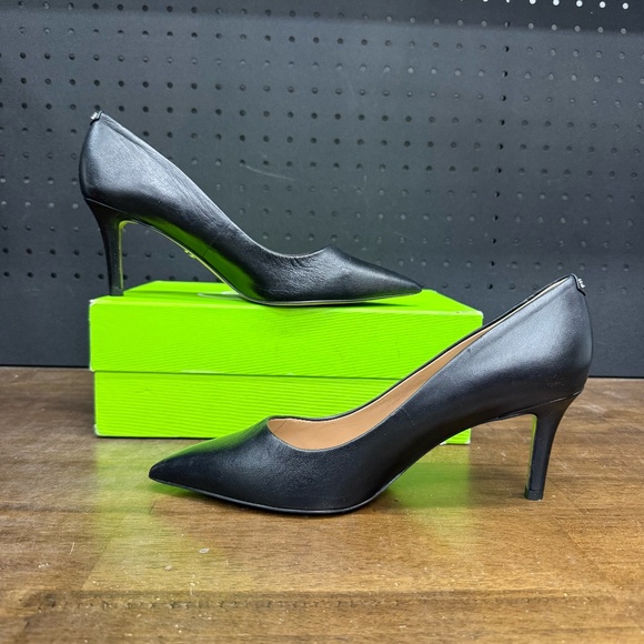 New W/ Box! Women’s Sam Edelman Vienna Pointed Toe Black Leather Pump Size 8 - Picture 2 of 5